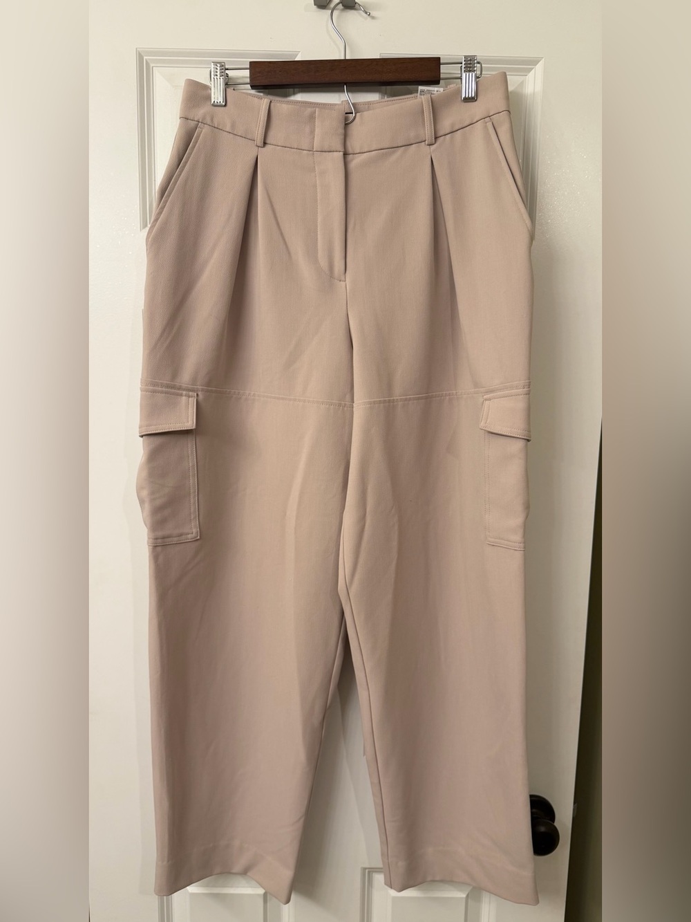 Banana Republic Wide-Leg Cargo Pants in Light Beige